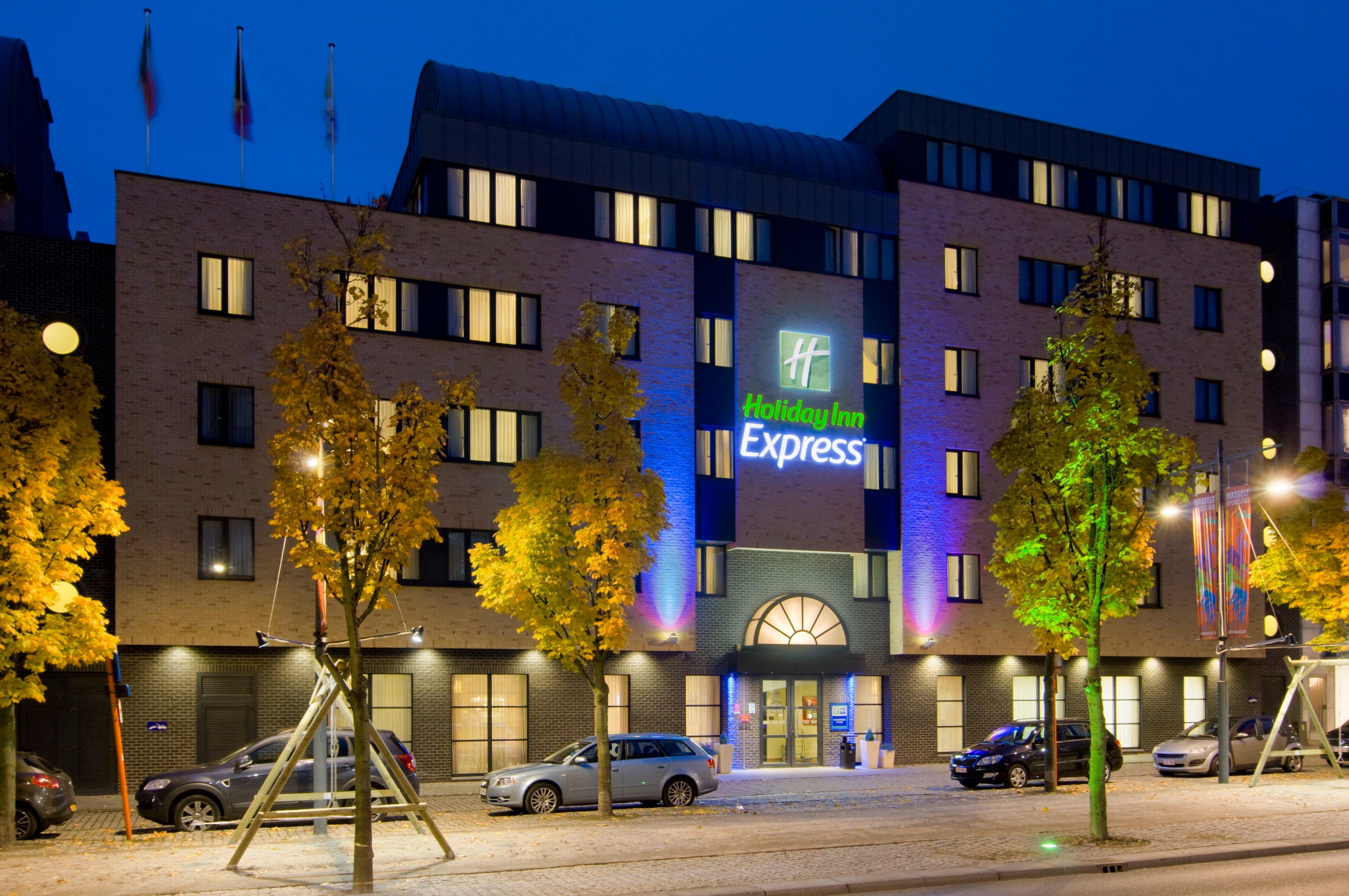 Holiday Inn Express Hasselt By Ihg Экстерьер фото