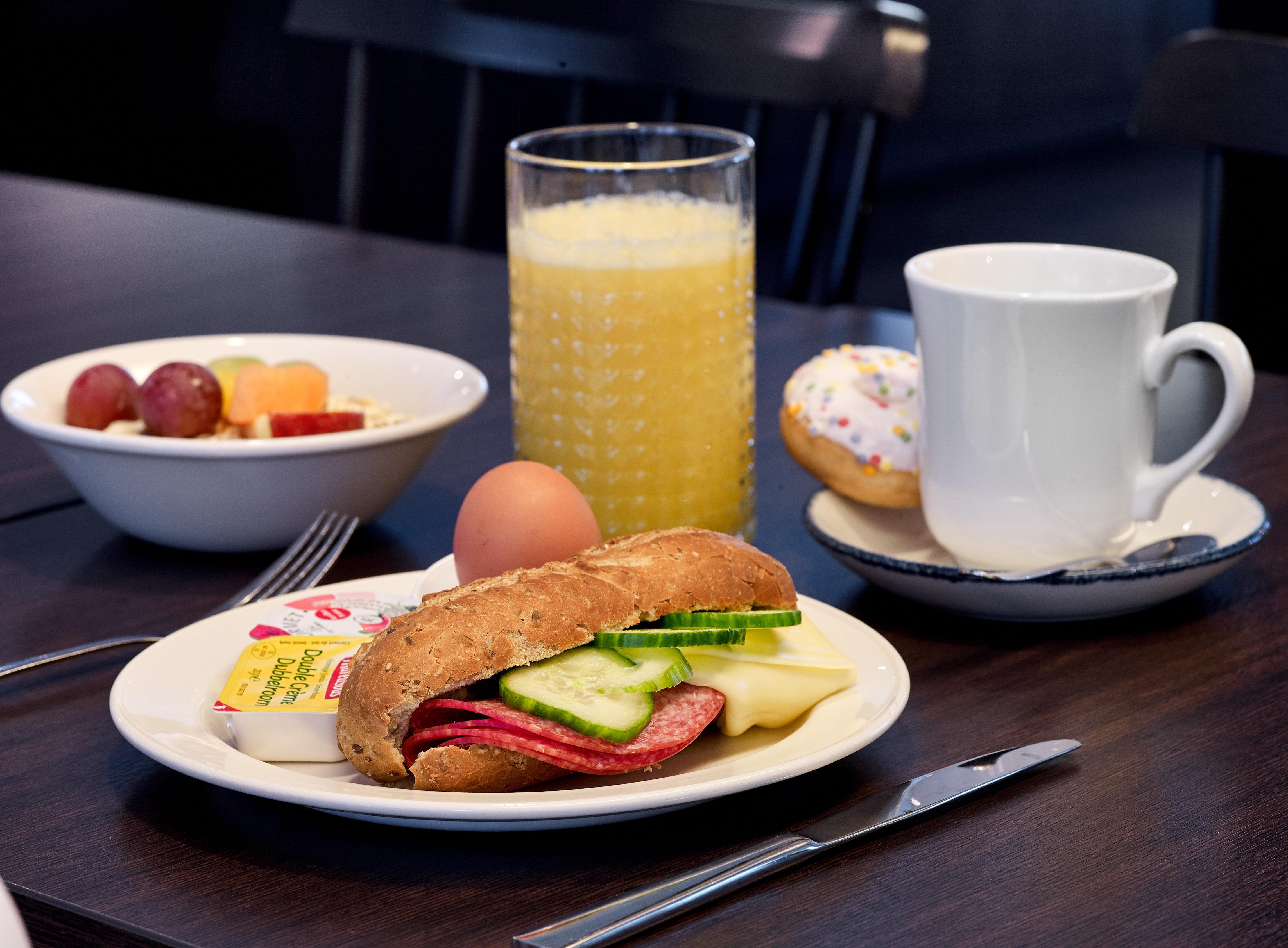 Holiday Inn Express Hasselt By Ihg Экстерьер фото