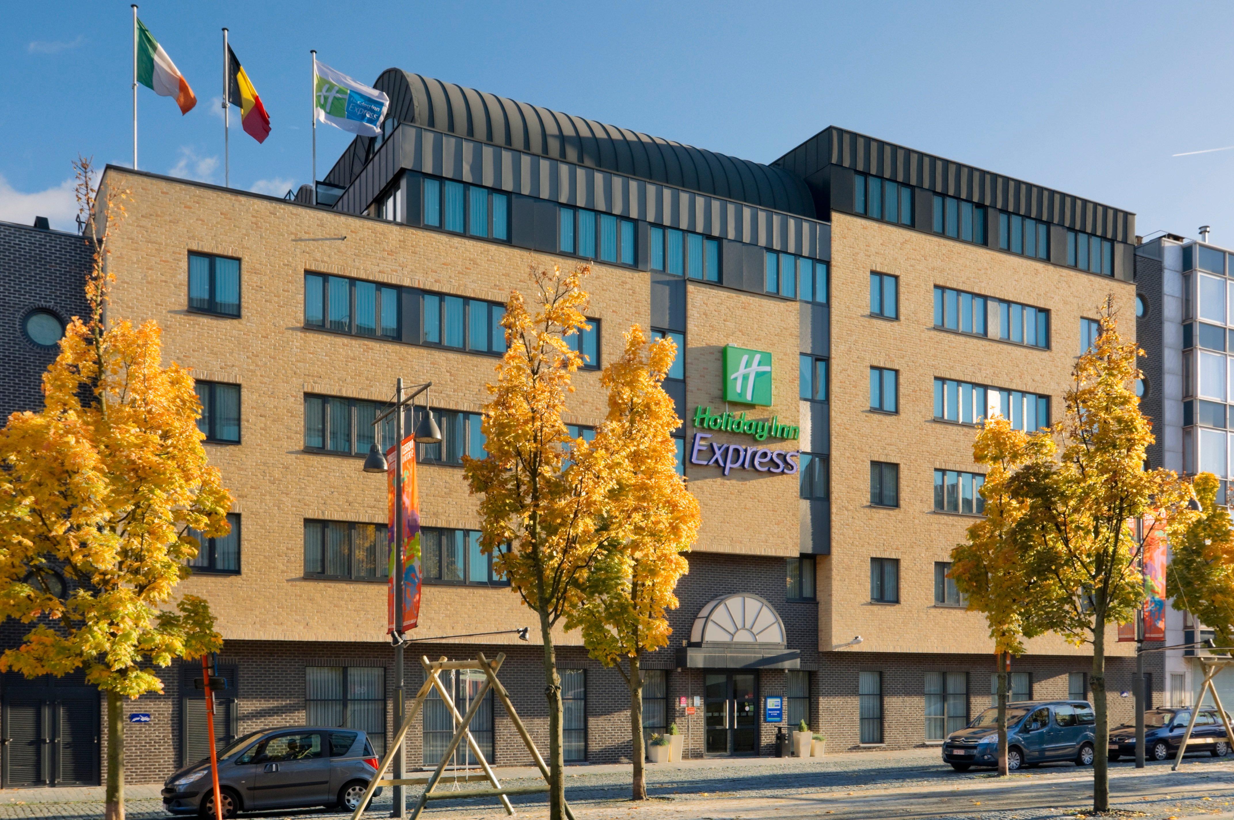 Holiday Inn Express Hasselt By Ihg Экстерьер фото