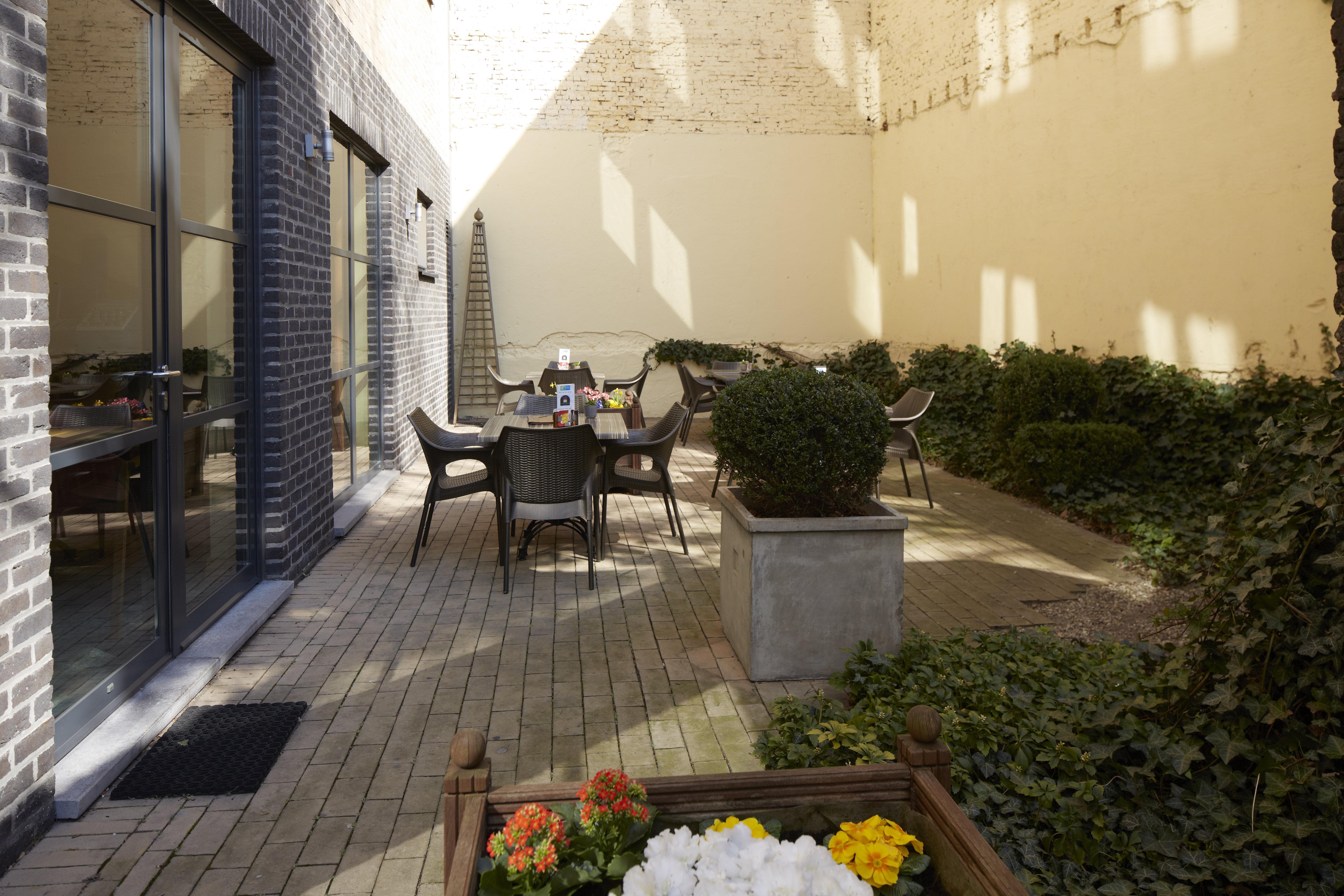 Holiday Inn Express Hasselt By Ihg Экстерьер фото