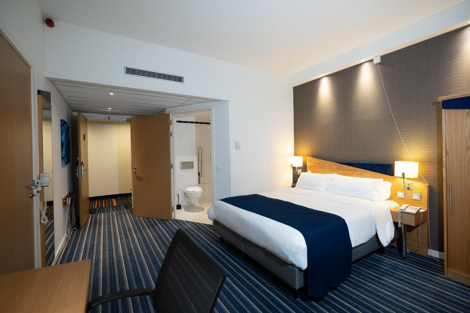 Holiday Inn Express Hasselt, An Ihg Hotel Экстерьер фото