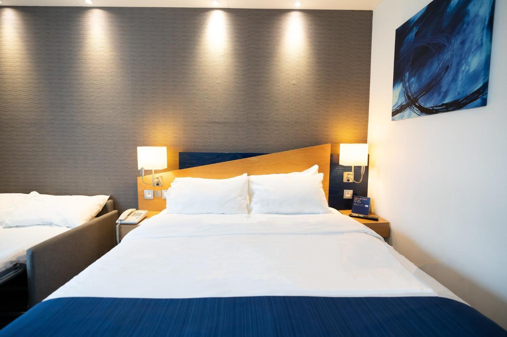 Holiday Inn Express Hasselt By Ihg Экстерьер фото