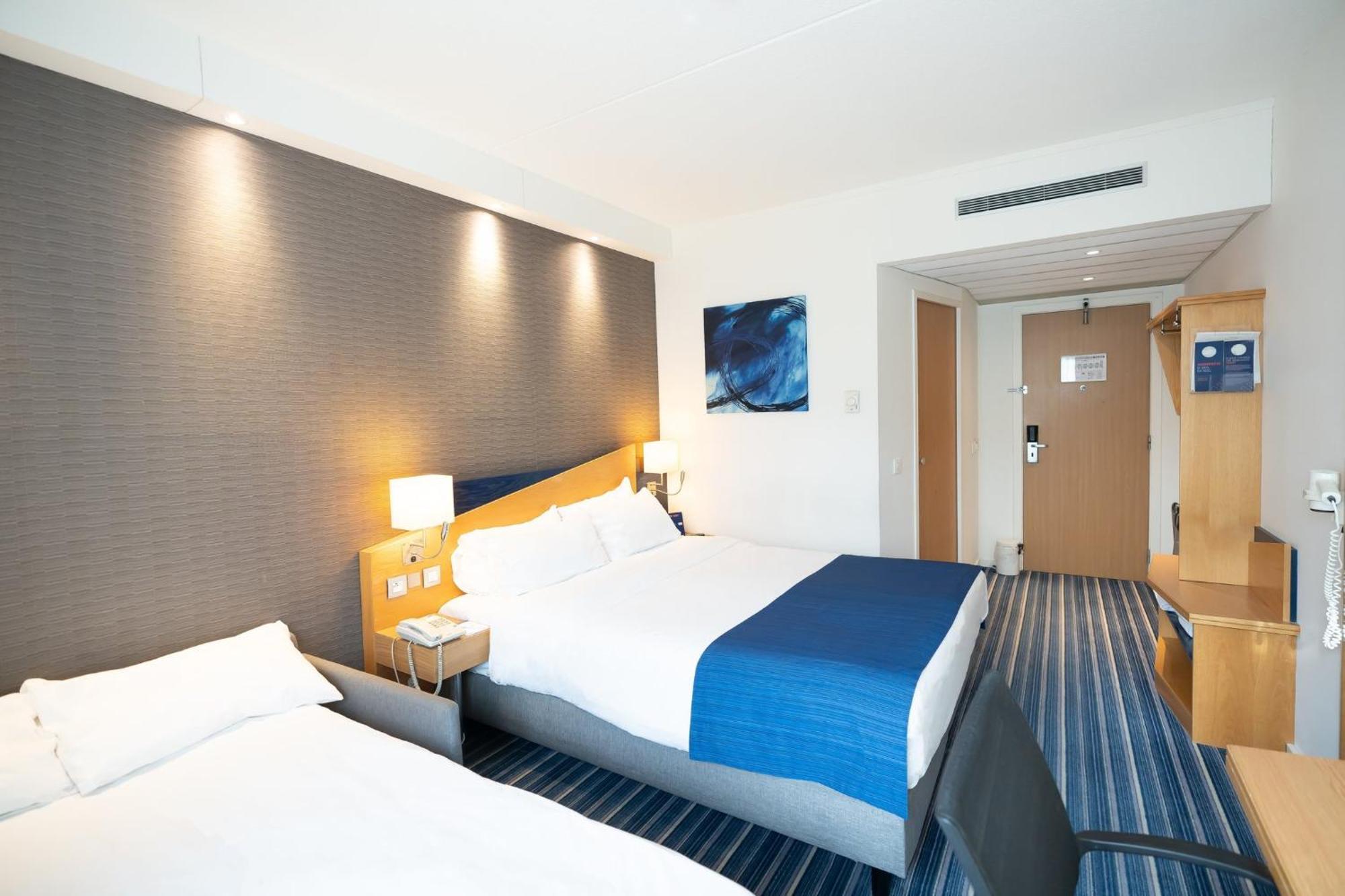 Holiday Inn Express Hasselt By Ihg Экстерьер фото