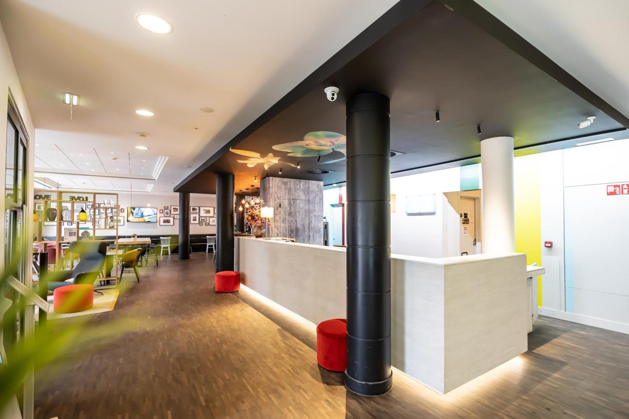 Holiday Inn Express Hasselt By Ihg Экстерьер фото