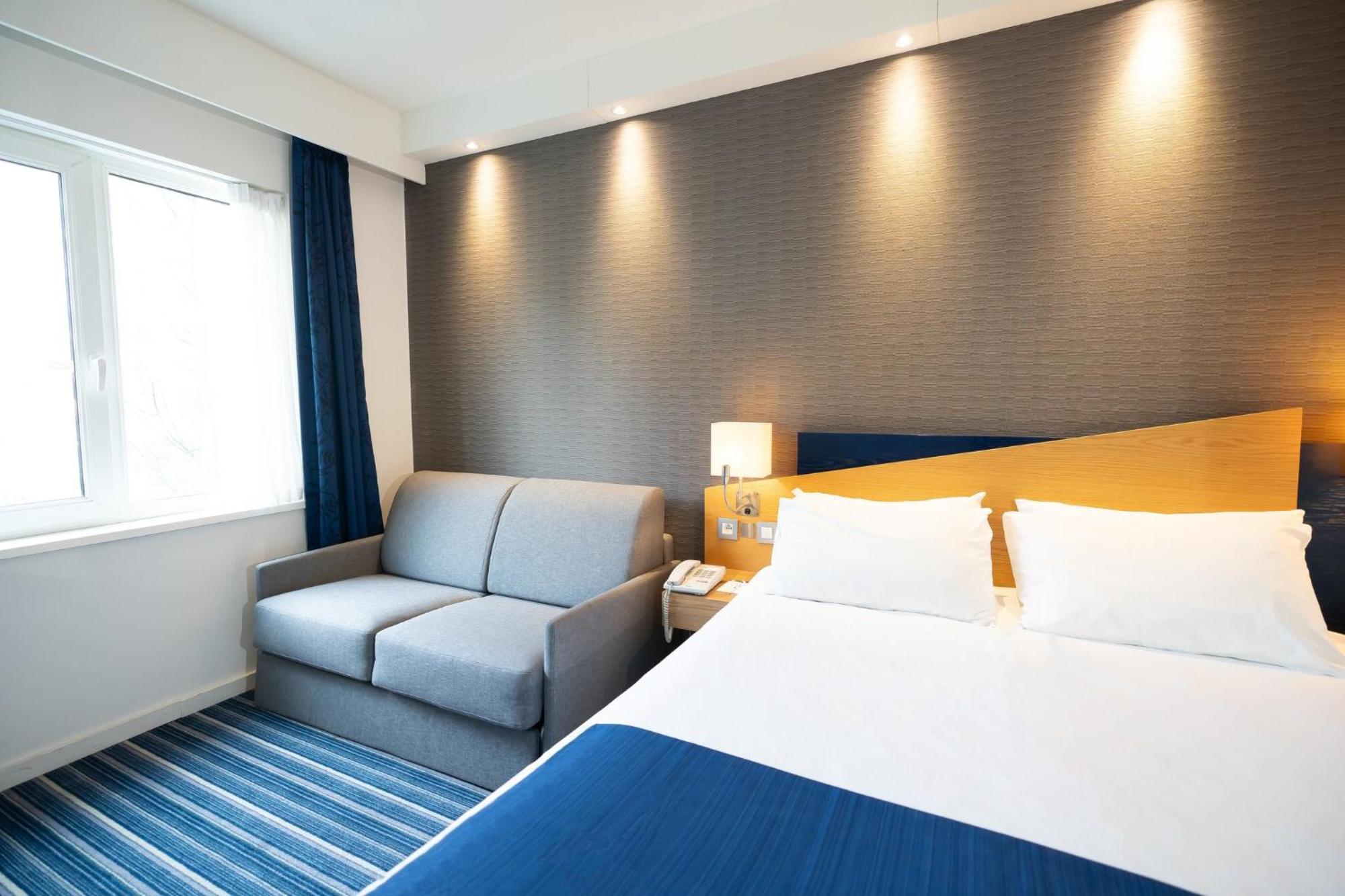 Holiday Inn Express Hasselt, An Ihg Hotel Экстерьер фото