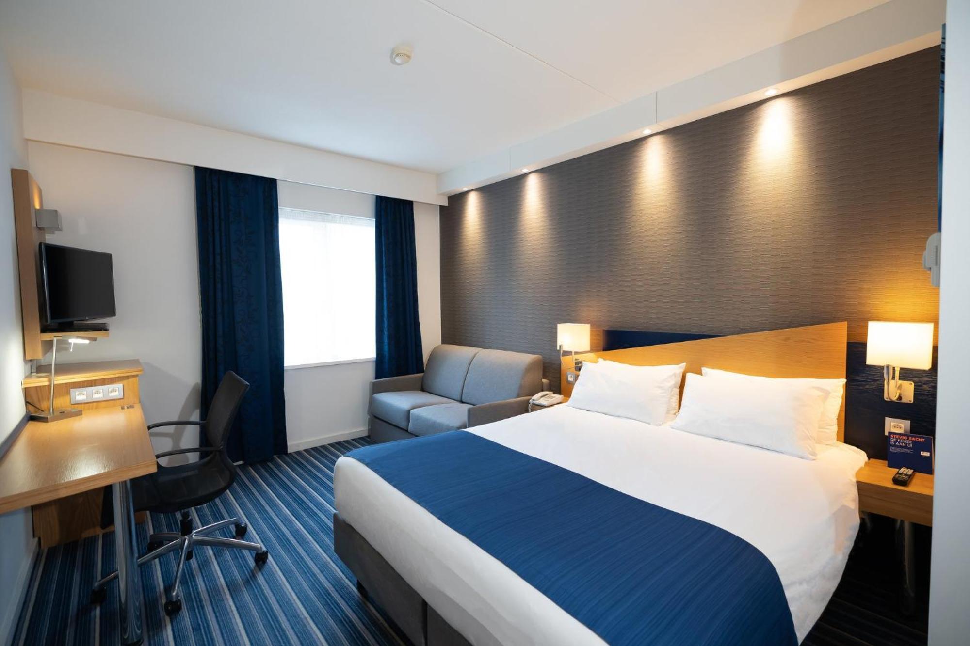 Holiday Inn Express Hasselt By Ihg Экстерьер фото