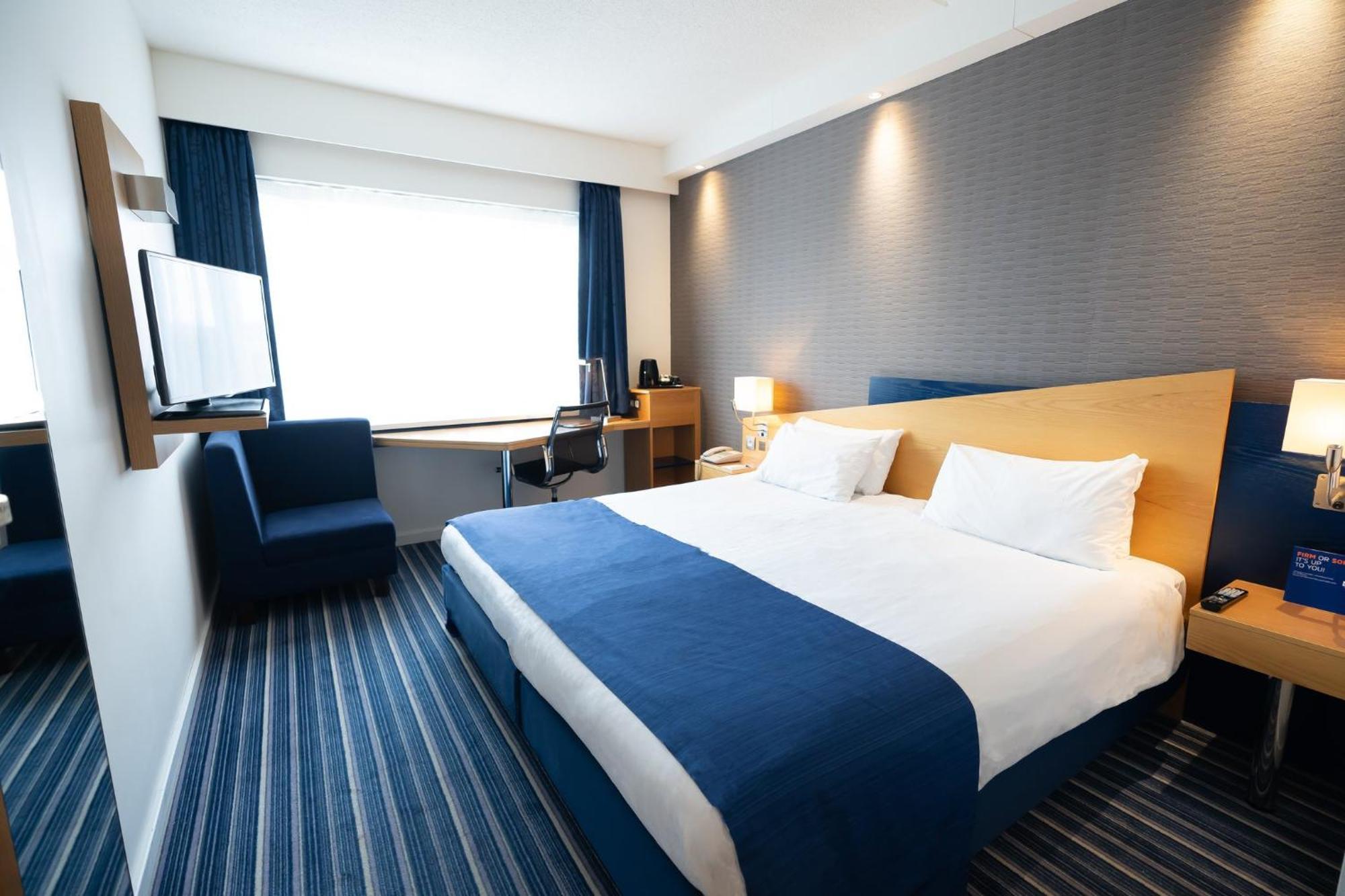 Holiday Inn Express Hasselt By Ihg Экстерьер фото