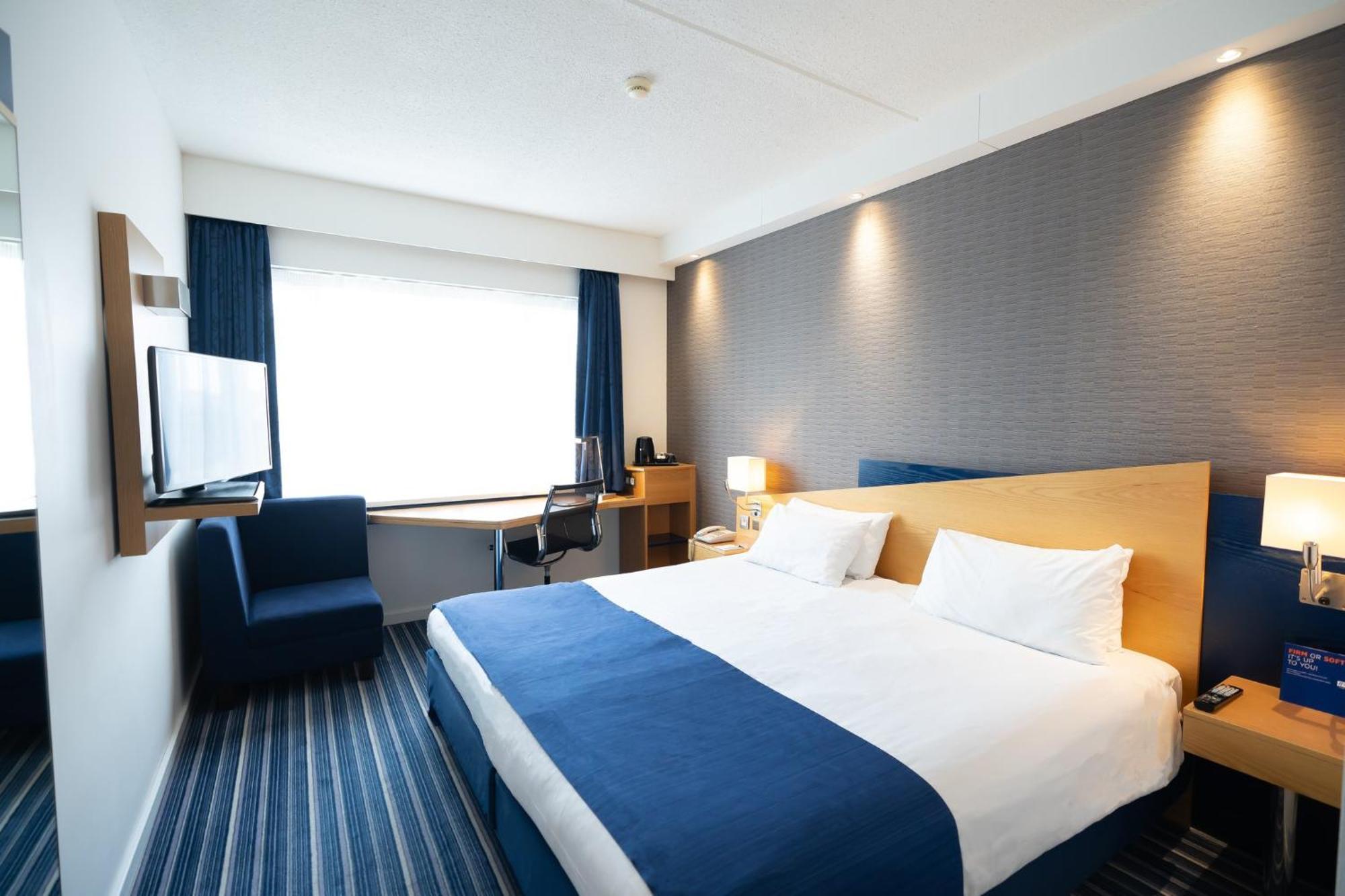 Holiday Inn Express Hasselt By Ihg Экстерьер фото