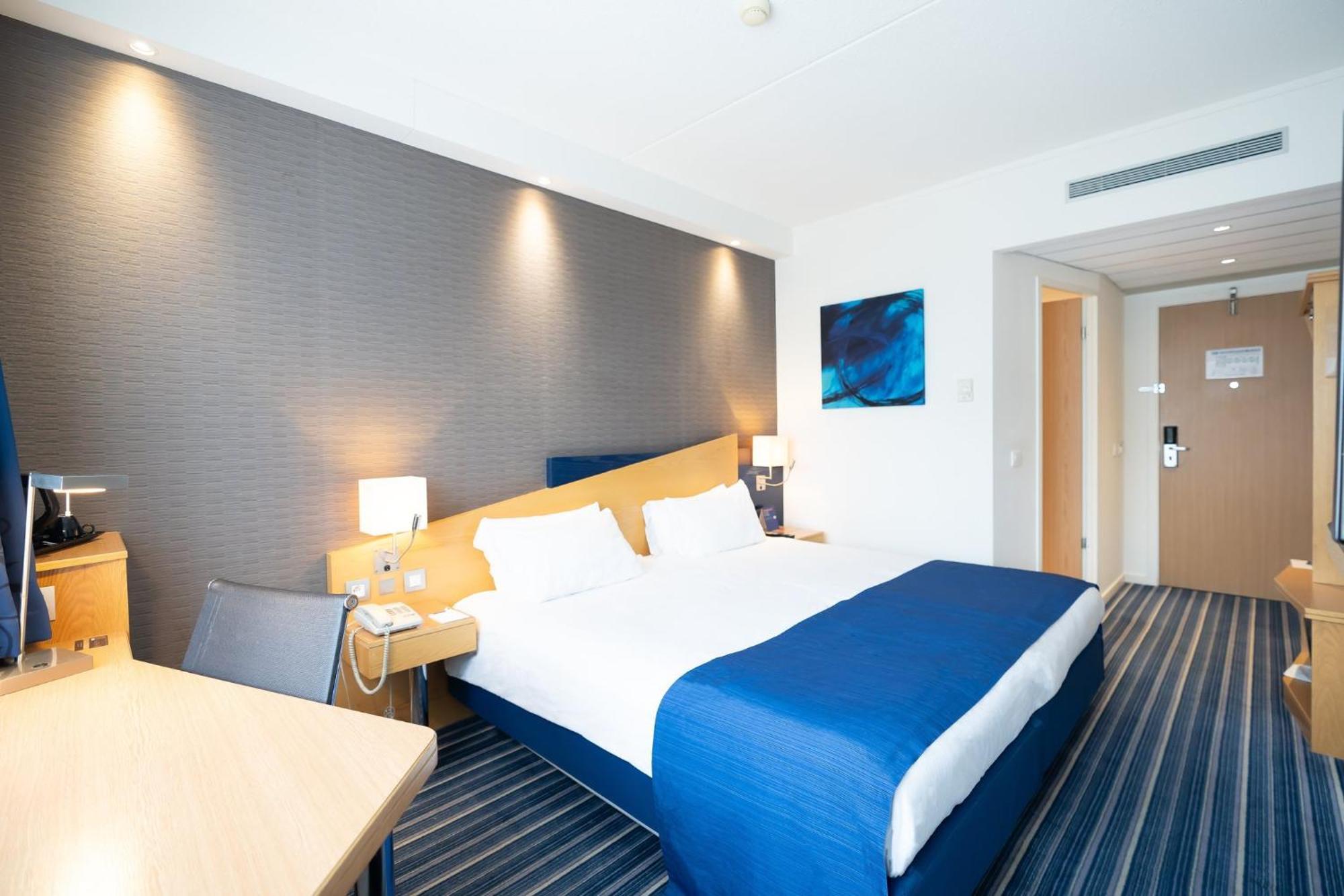 Holiday Inn Express Hasselt By Ihg Экстерьер фото