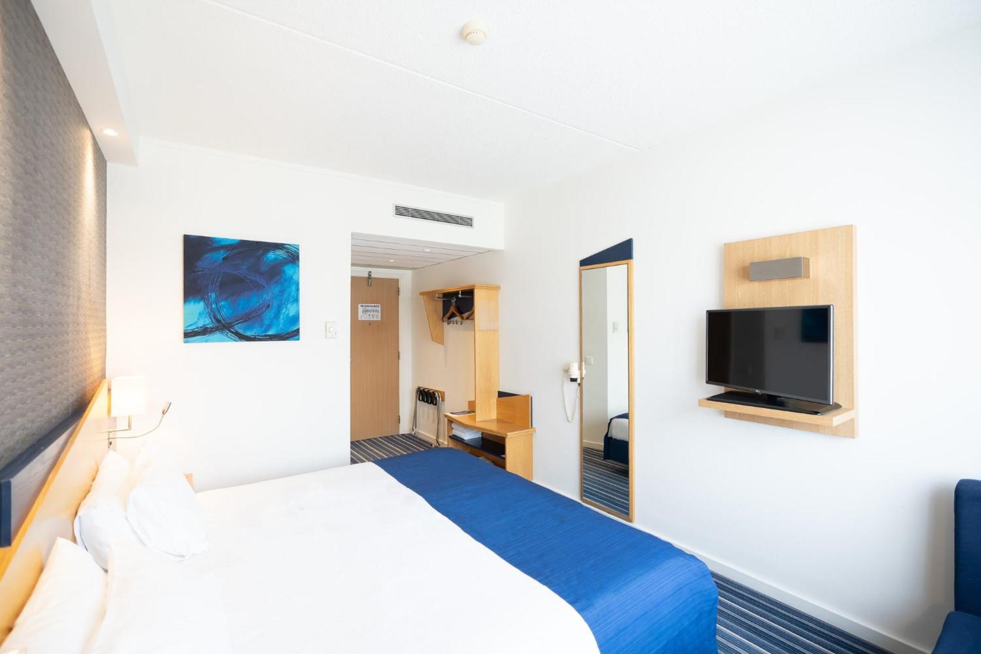 Holiday Inn Express Hasselt By Ihg Экстерьер фото