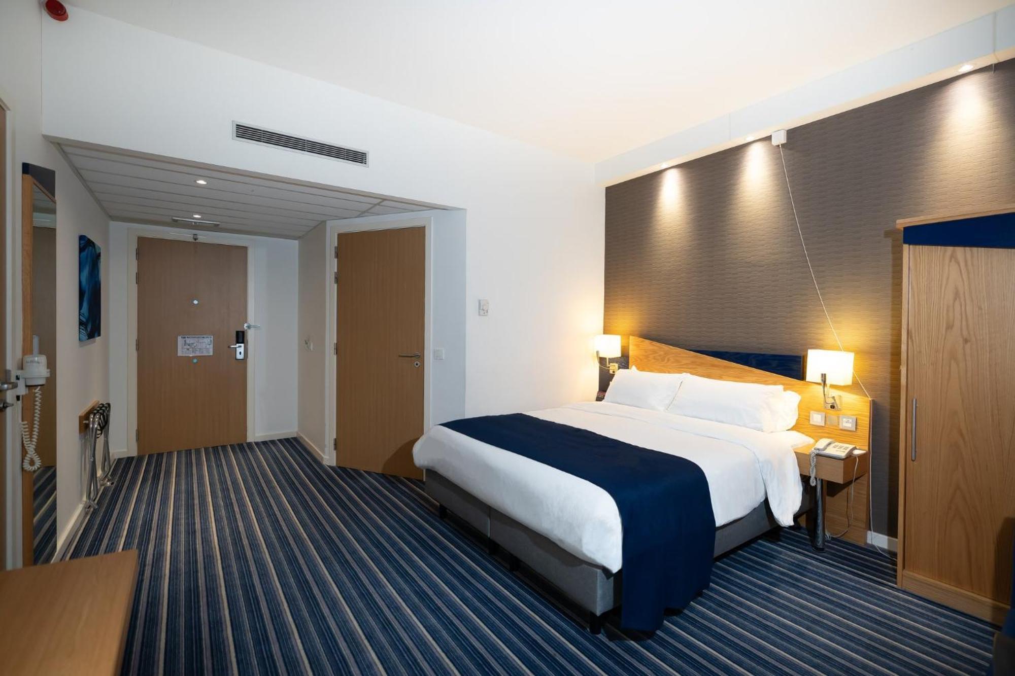 Holiday Inn Express Hasselt, An Ihg Hotel Экстерьер фото