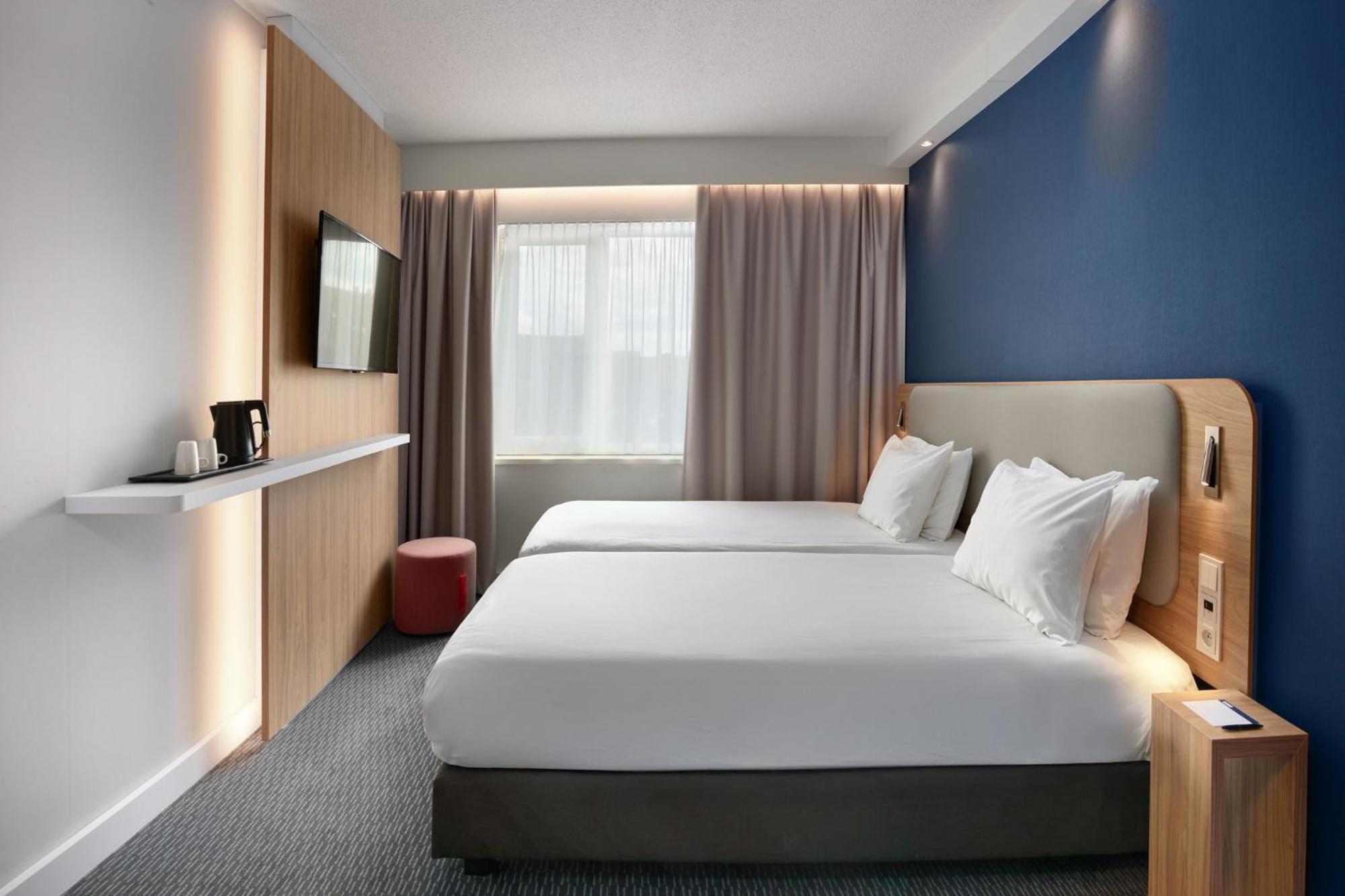 Holiday Inn Express Hasselt By Ihg Экстерьер фото