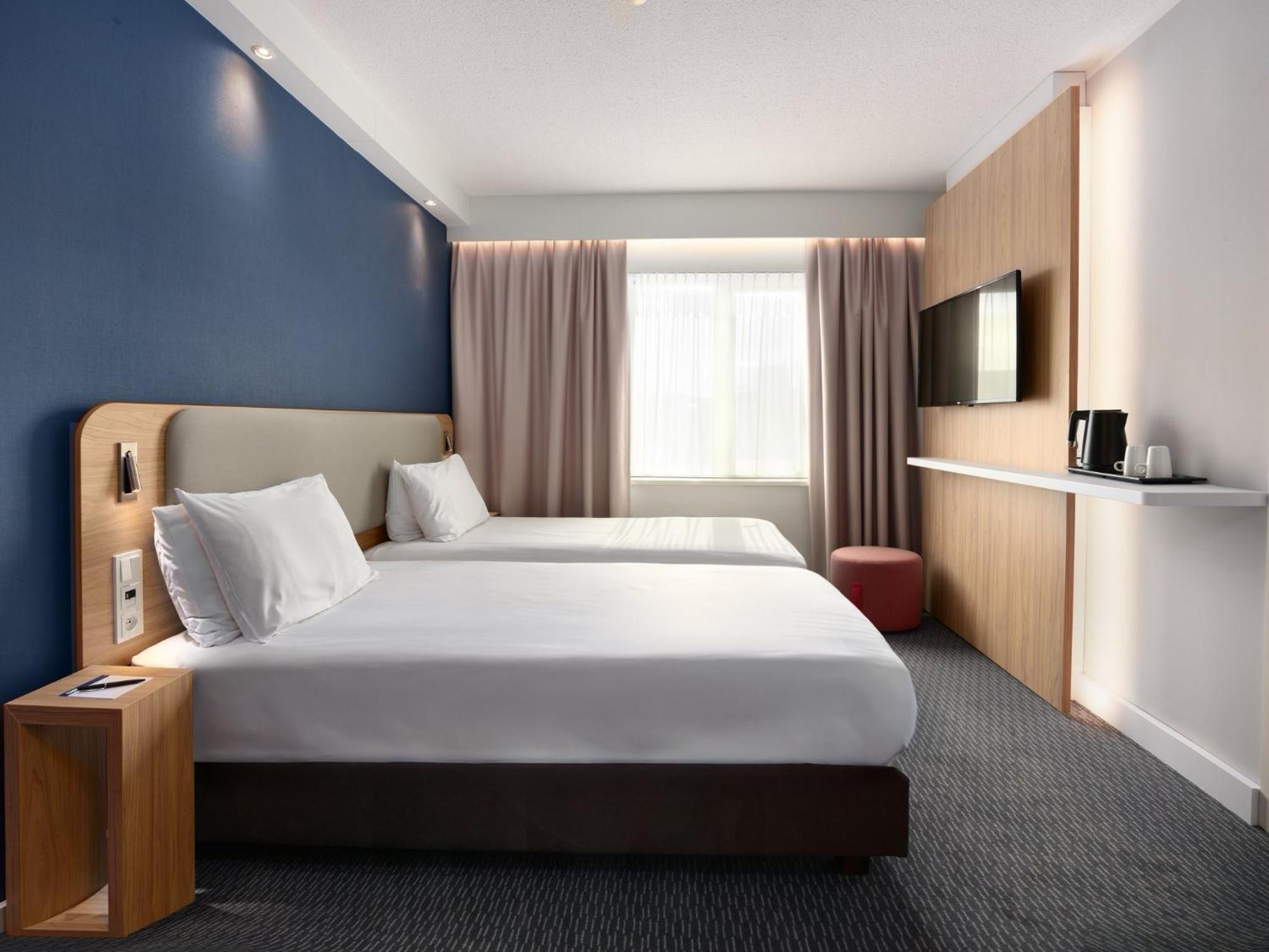 Holiday Inn Express Hasselt By Ihg Экстерьер фото