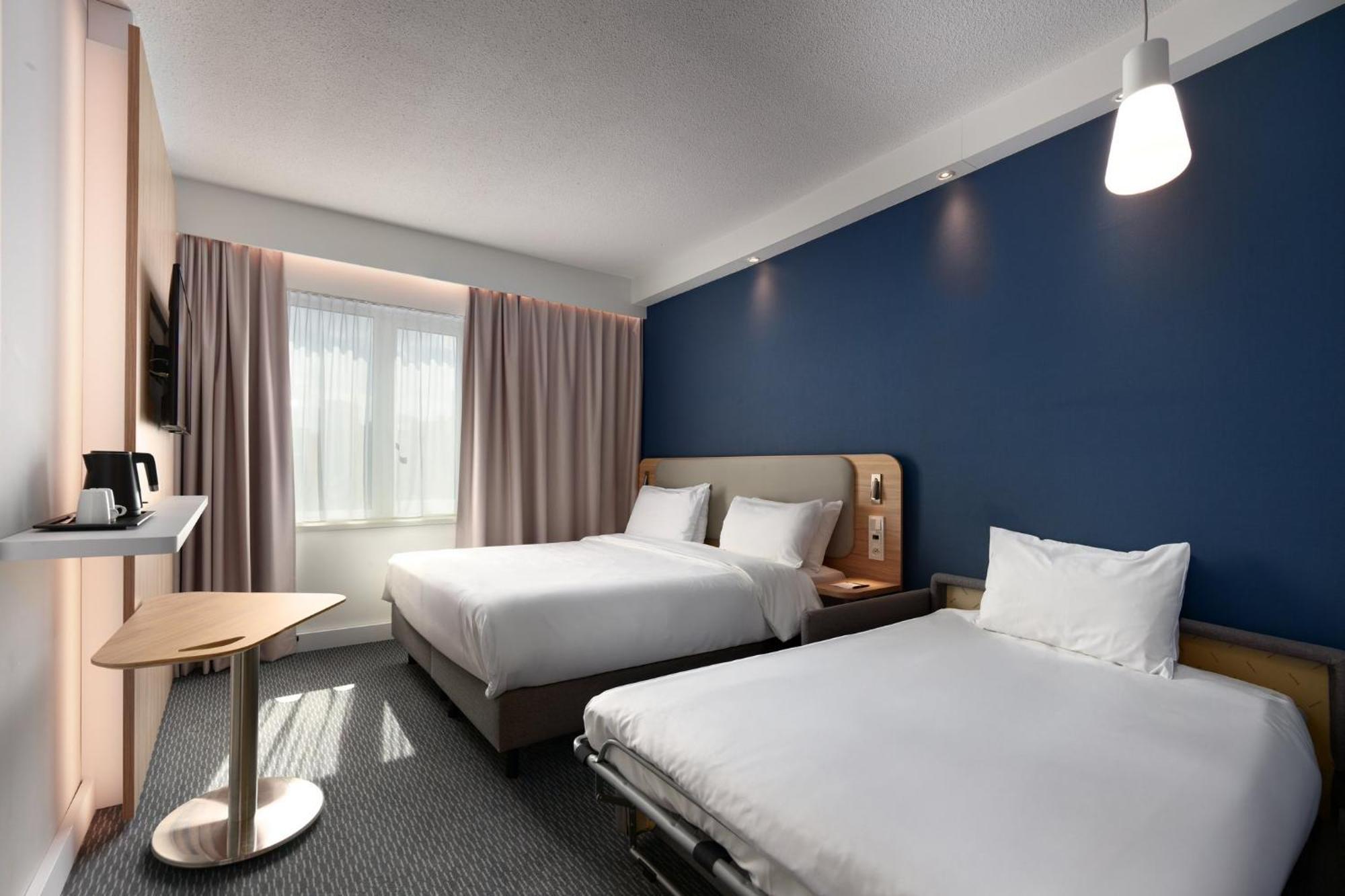 Holiday Inn Express Hasselt By Ihg Экстерьер фото