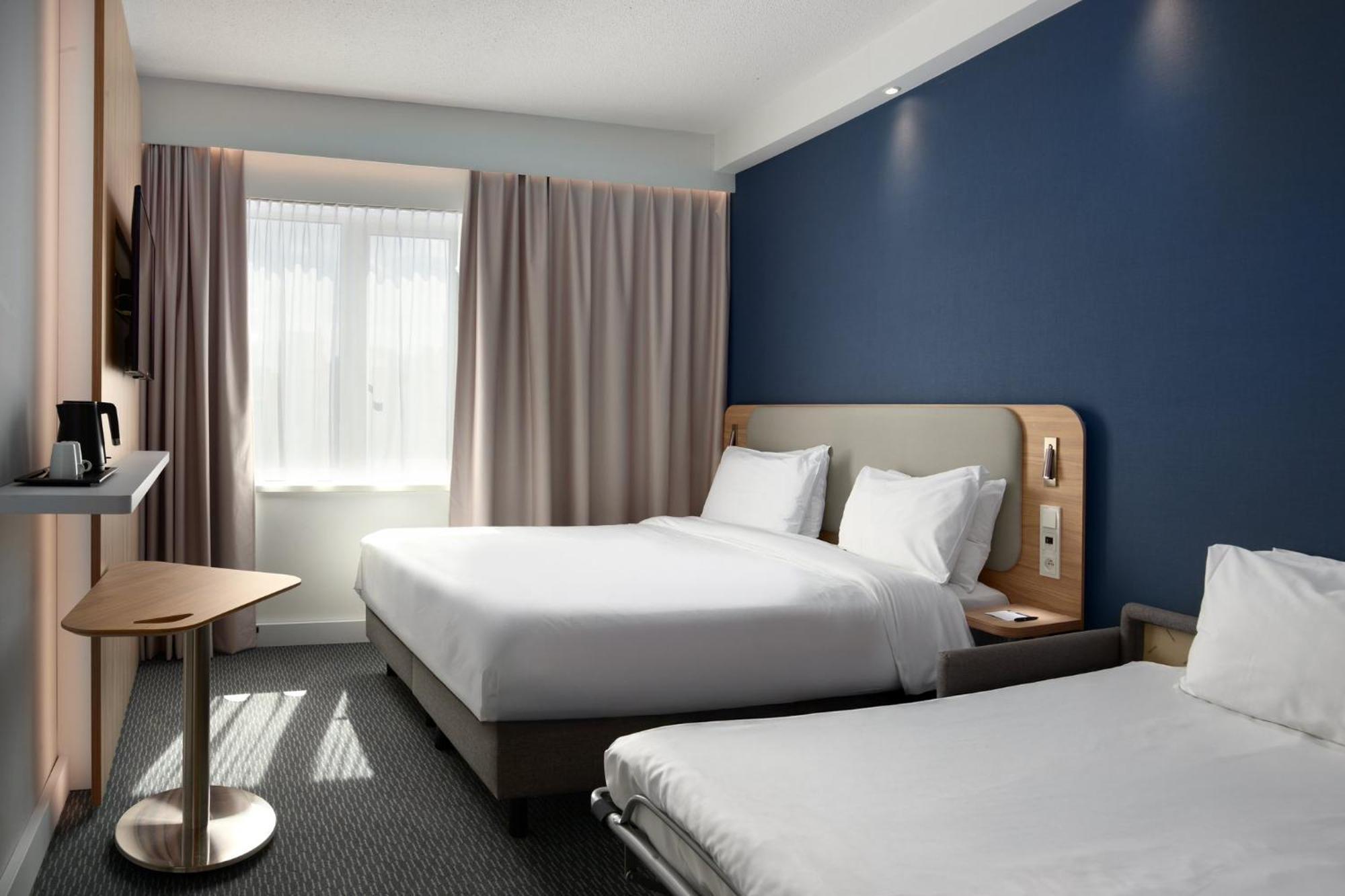Holiday Inn Express Hasselt By Ihg Экстерьер фото