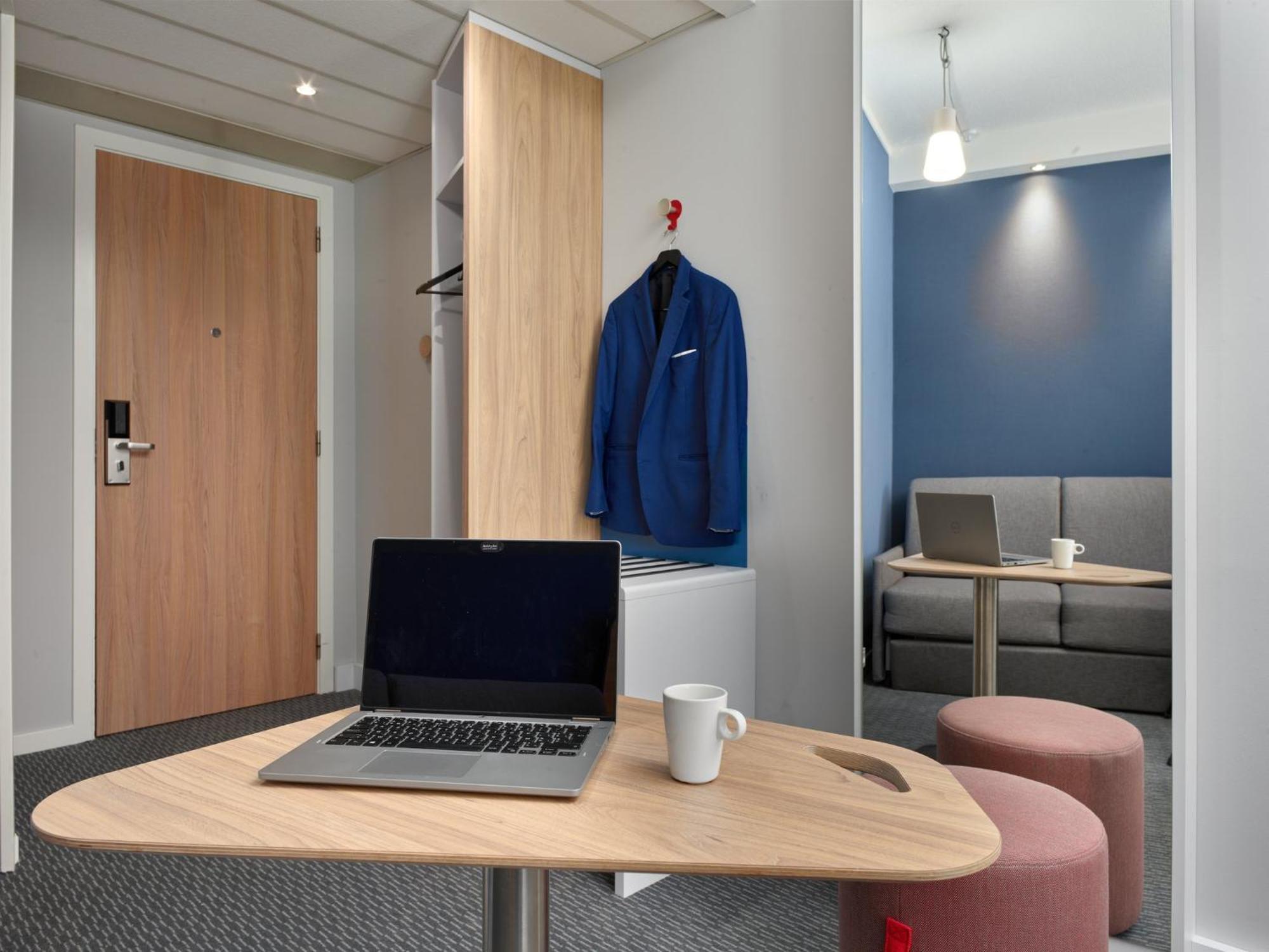 Holiday Inn Express Hasselt By Ihg Экстерьер фото