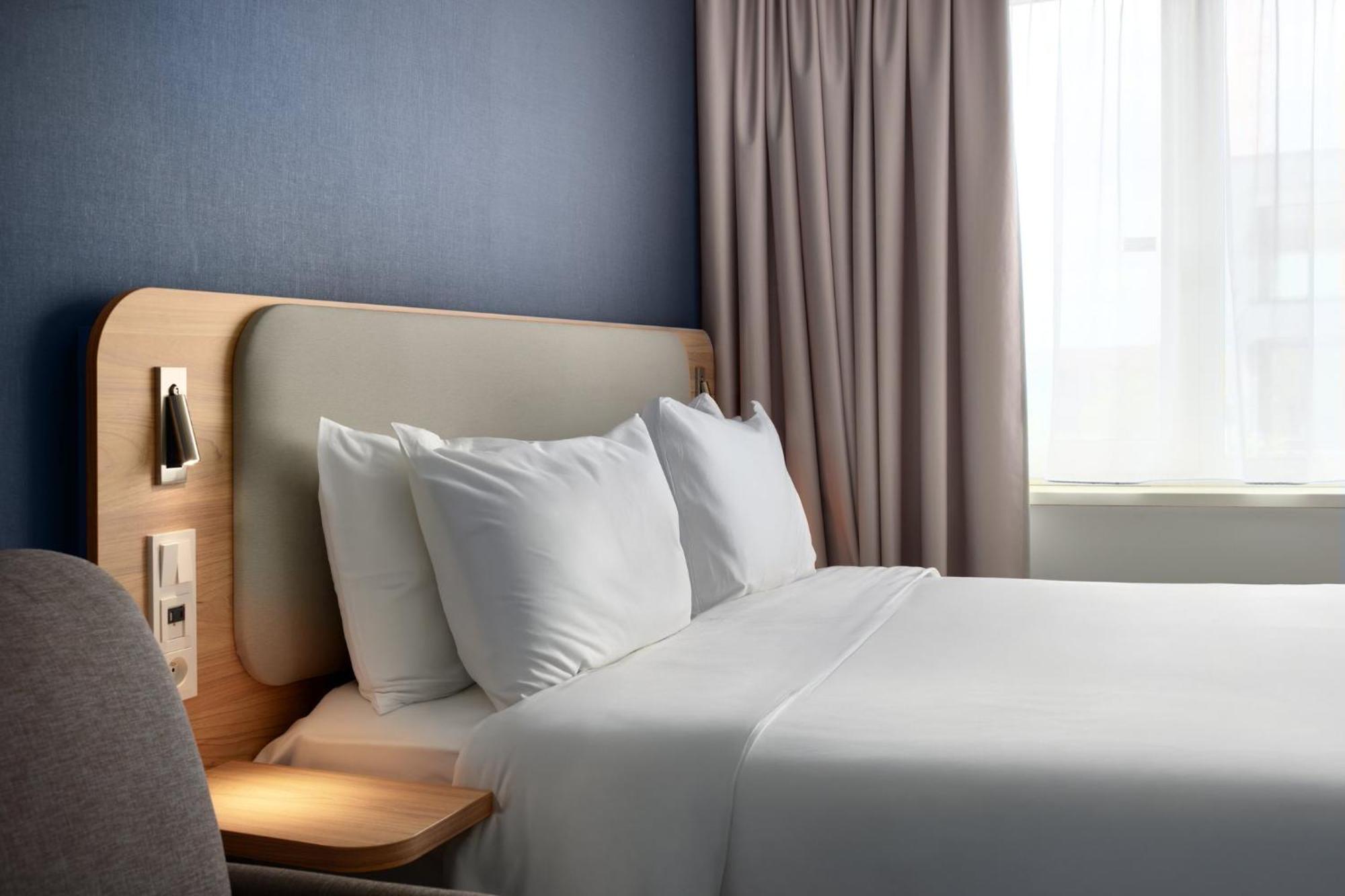 Holiday Inn Express Hasselt By Ihg Экстерьер фото