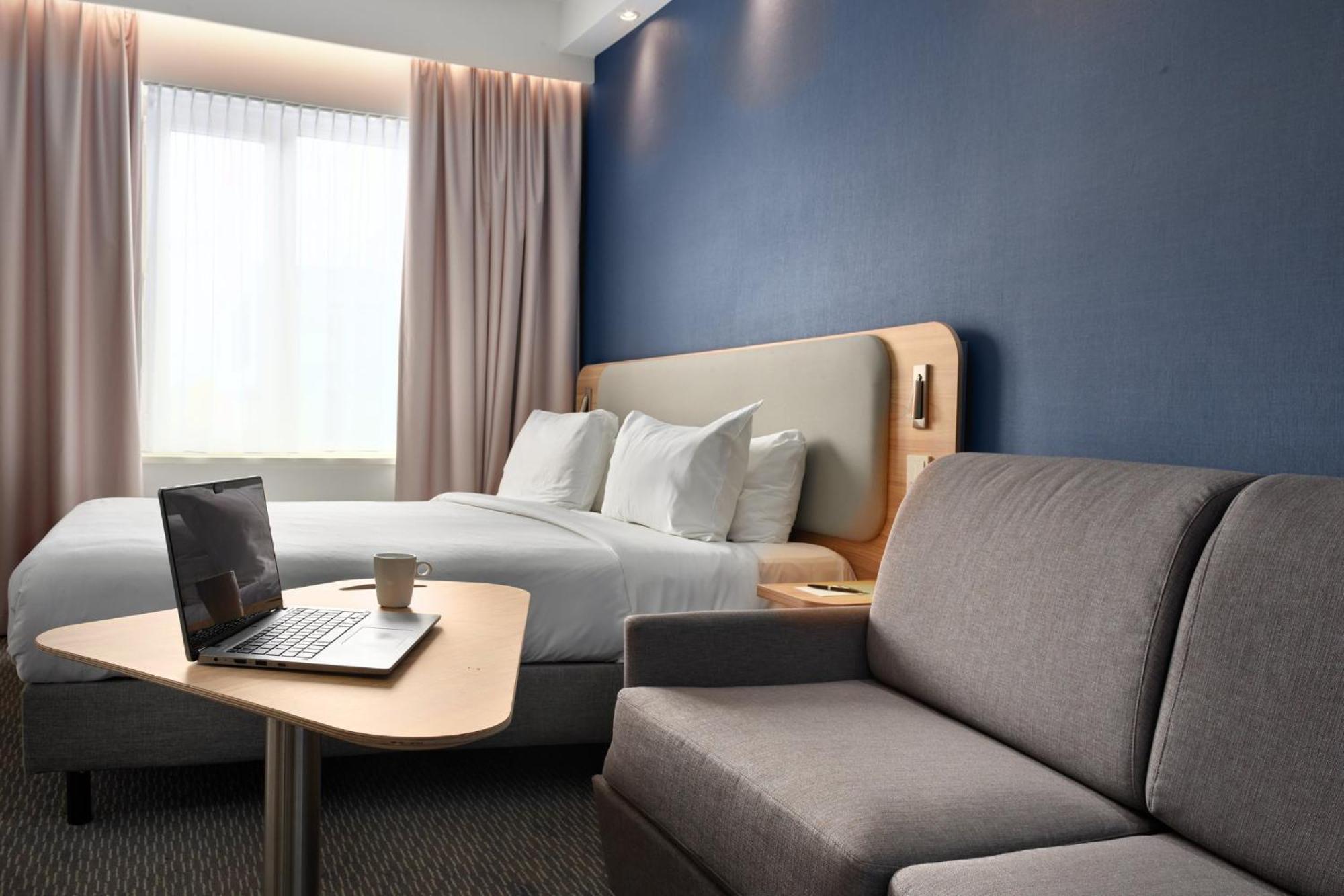Holiday Inn Express Hasselt By Ihg Экстерьер фото
