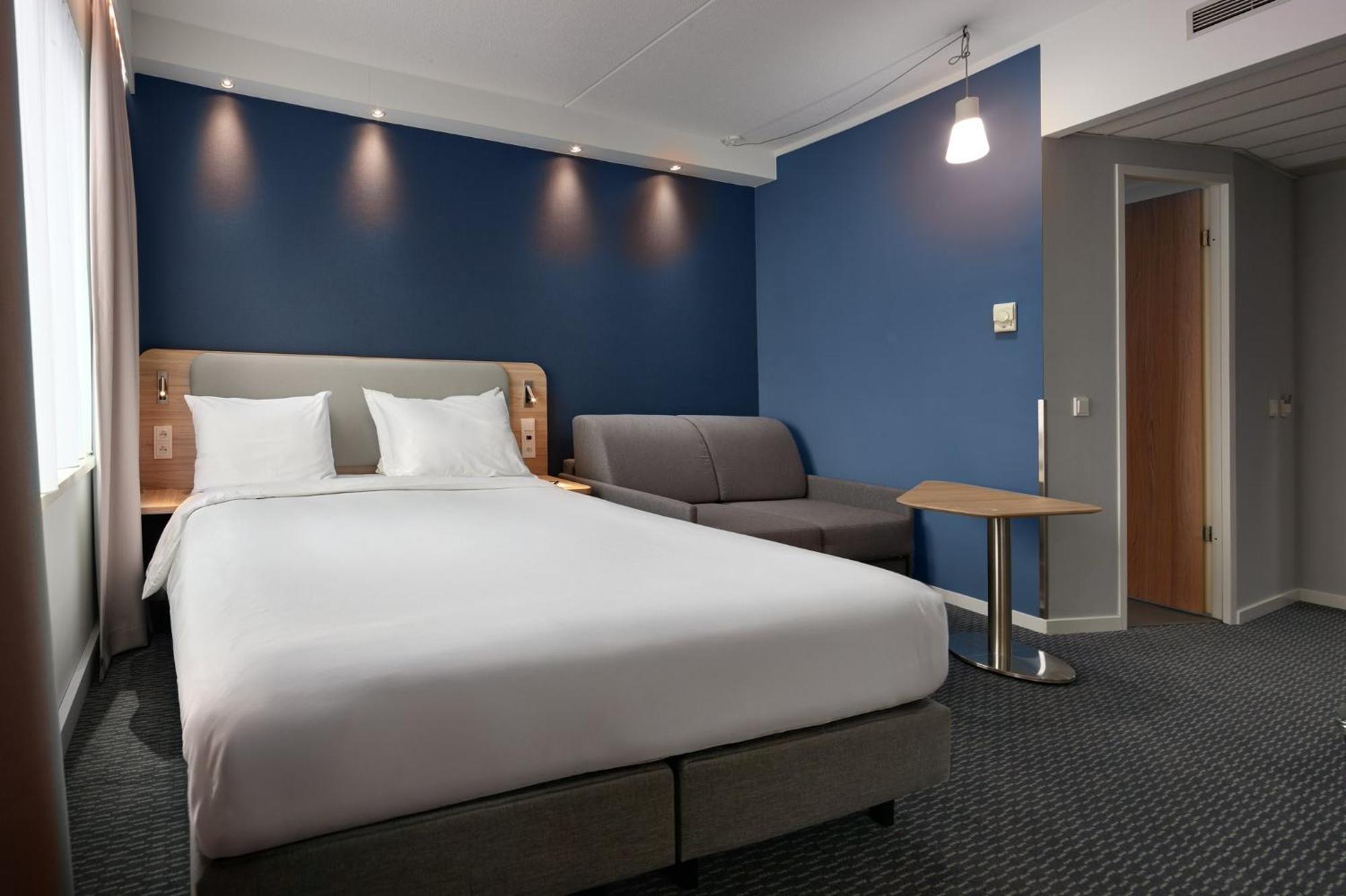 Holiday Inn Express Hasselt By Ihg Экстерьер фото