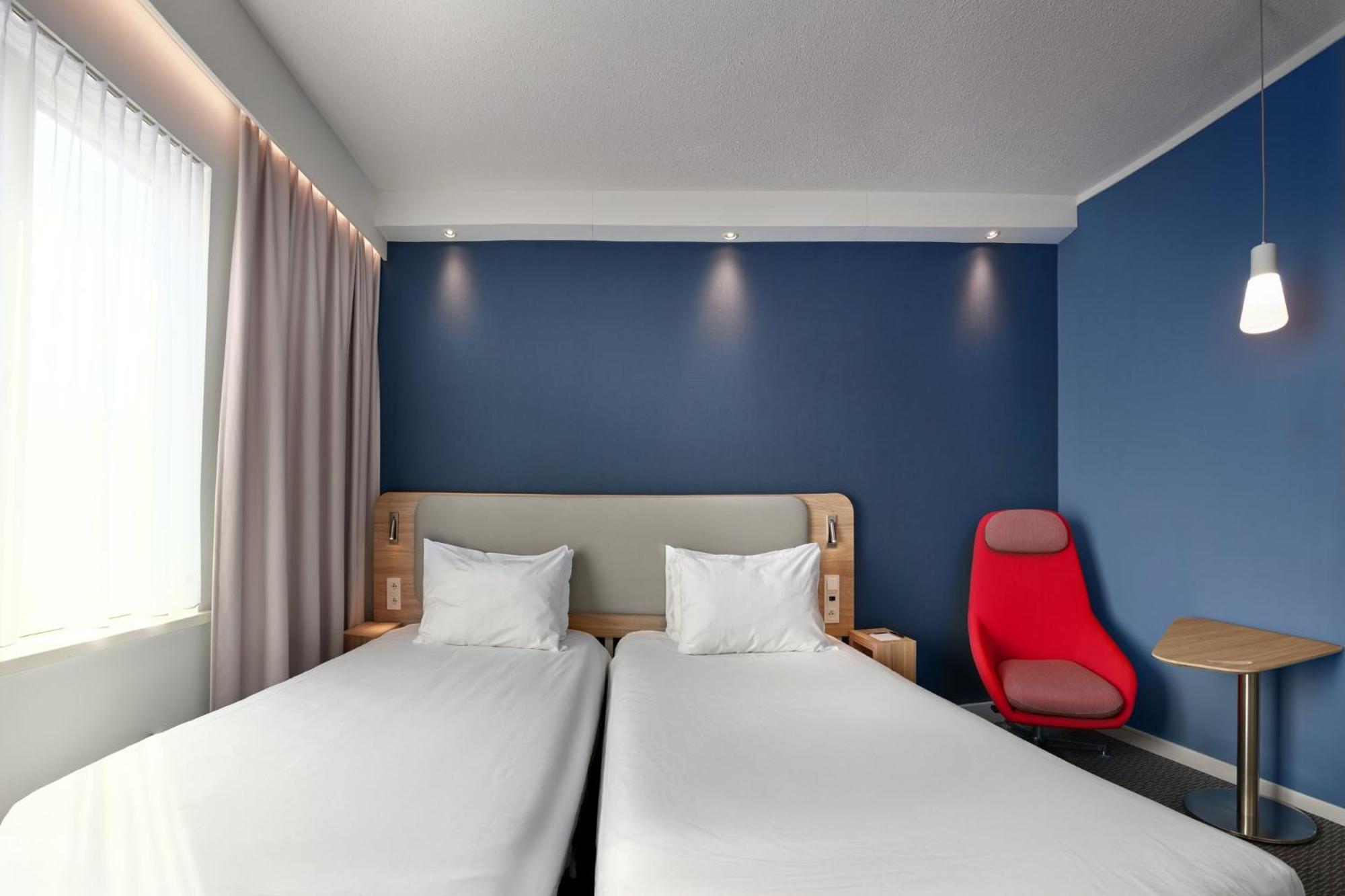 Holiday Inn Express Hasselt By Ihg Экстерьер фото